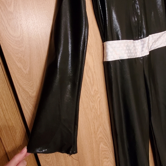 One-piece black costume - Picture 7 of 13